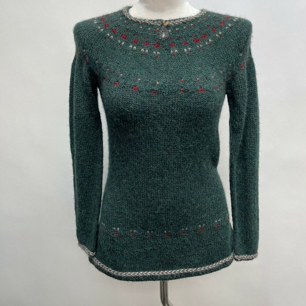 Women's‎ Sweater Small Medium Green Red Ivory Gray